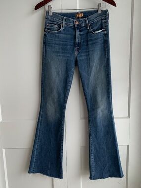Mother Jeans The Weekender Fray Women’s size 27  Flare Leg Dark Blue Mid Rise